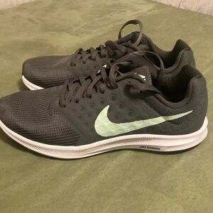 Nike gray and mint green tennis shoes. Good condition. 👟🏃‍♀️